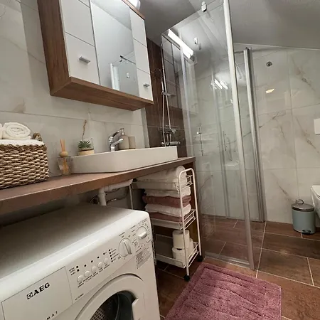 Elinda Apartment, Flussspaziergaenge & Ruhige Lage - Naehe Infineon Apartmán