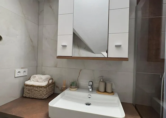 Elinda Apartment, Flussspaziergaenge & Ruhige Lage - Naehe Infineon Apartment